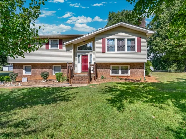 155 Pleasant View Dr, Seneca, SC 29678