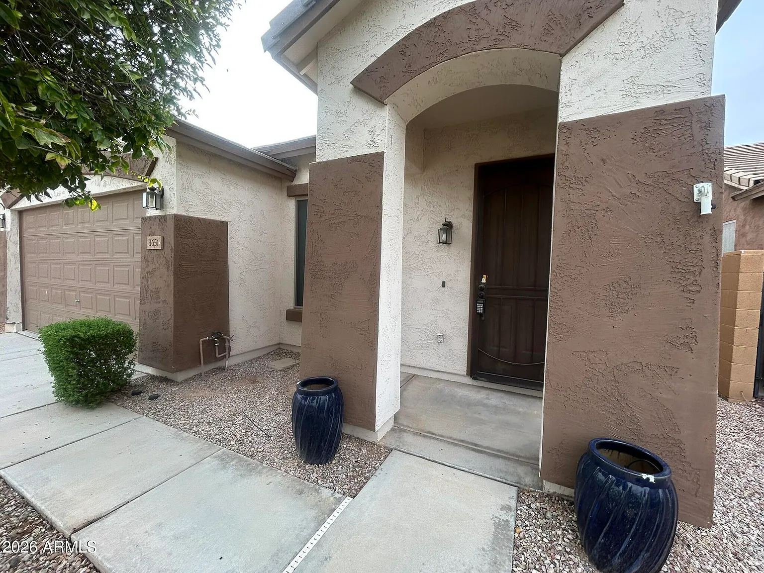 3 bed, 2.0 bath, 1911 sqft, $1,995 — Photo 2