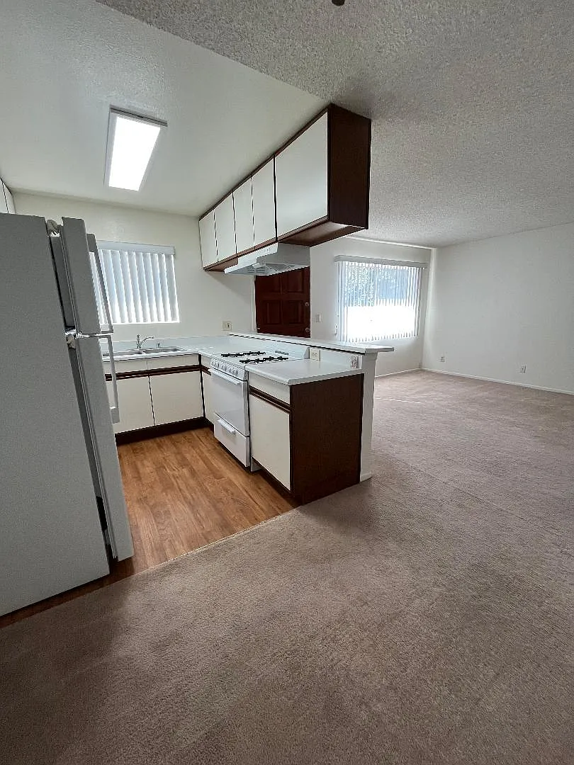 Building Photo - 5908 Cedros Ave #6