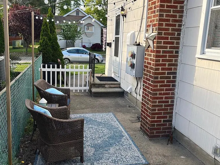 128 Princeton Rd — Photo 9