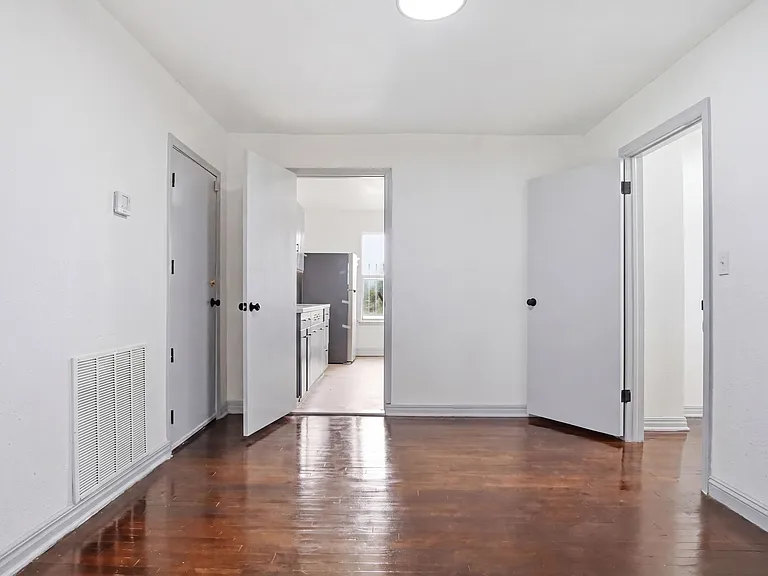 2228 SW Grand Blvd — Photo 8