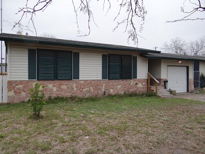 1st image of 816 E Avenue B