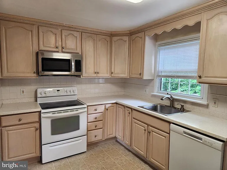 113 Fairfax Blvd — Photo 4