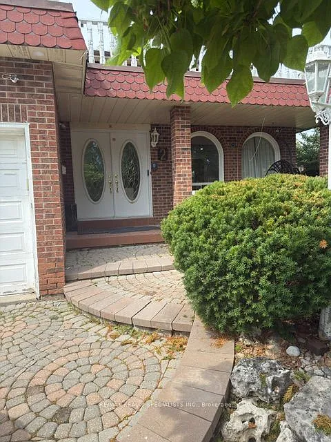 4 bed, $3,800 — Photo 1