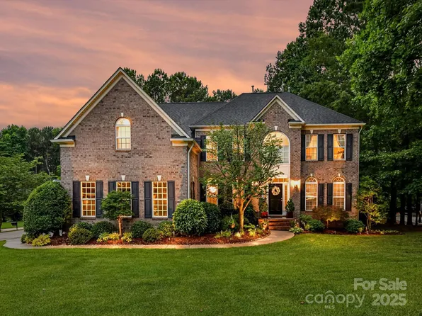 105 Beech Bluff Dr, Mount Holly, NC 28120