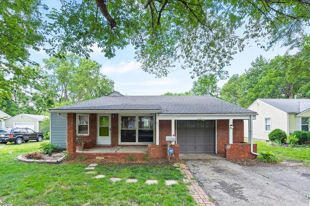 7512 Foster St, Overland Park, KS 66204 Zillow