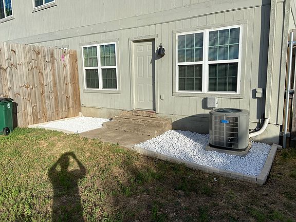 4th image of 1407 Warrior Ln APT A