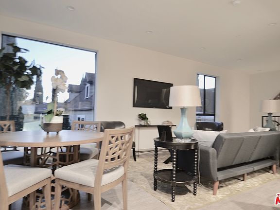 2nd image of 115 S St Andrews Pl APT 1