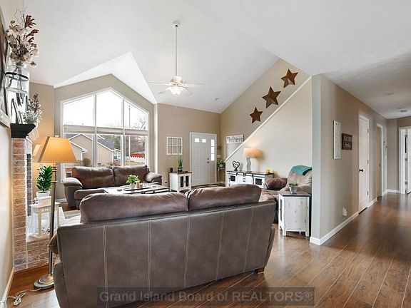 4th image of 2522 Parkview Dr