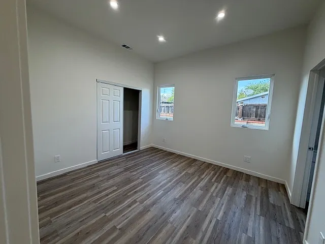 11018 Herrick Ave — Photo 9