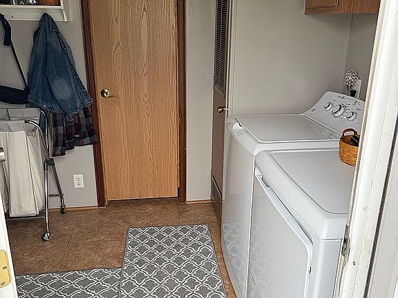 4th image of 101 Hibbard St Trailer 25