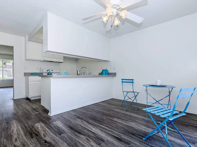 Del Amo Apartment Homes — Photo 21