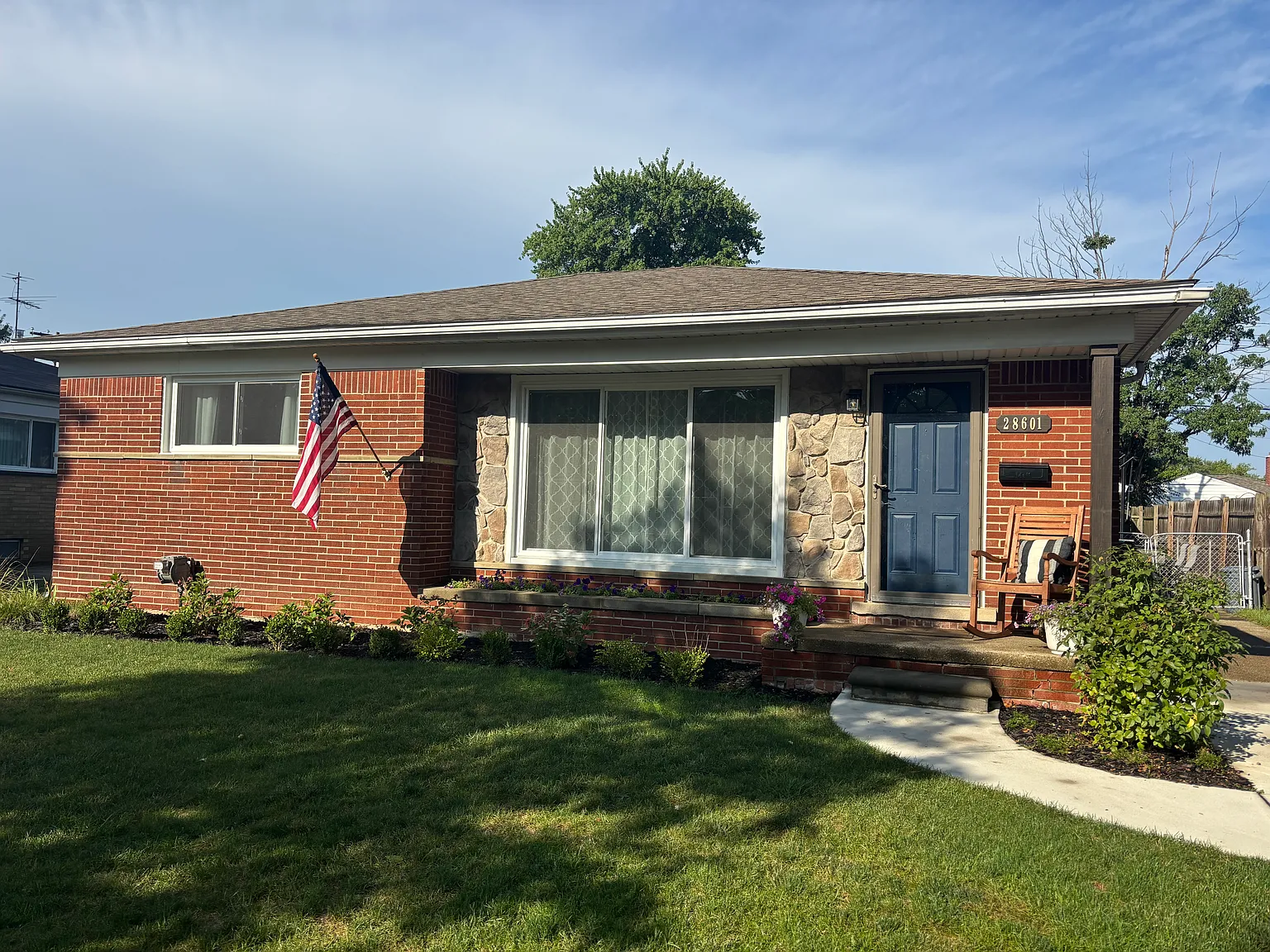 3 bed, 1040 sqft, $3,500 — Photo 1