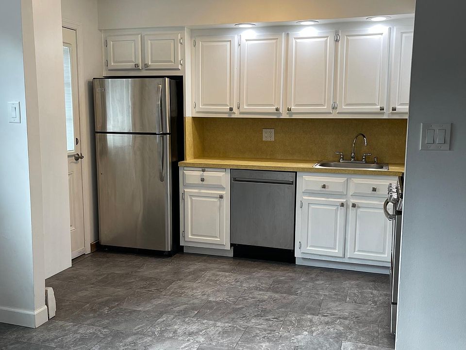1st image of 601 Clarence Ave #2