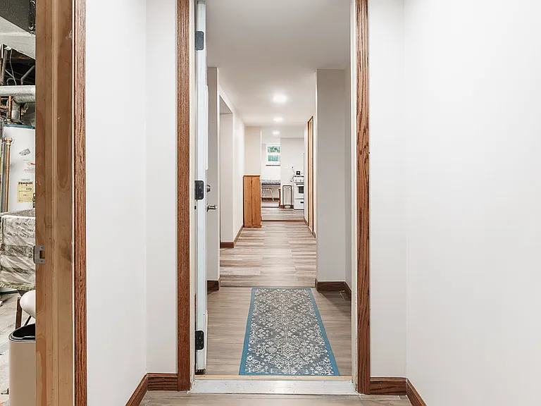 1301 W Nelson St #B — Photo 18