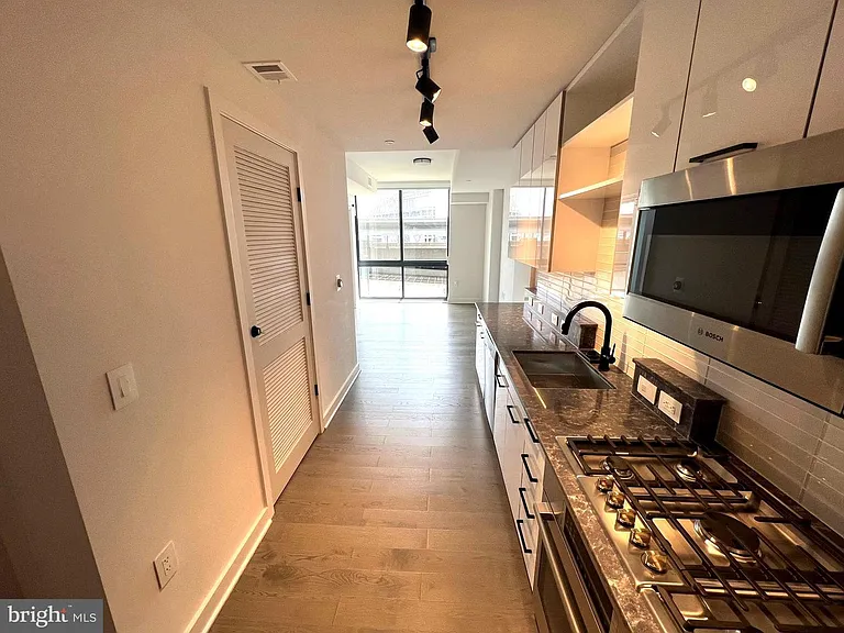 70 N St SE #605 — Photo 15