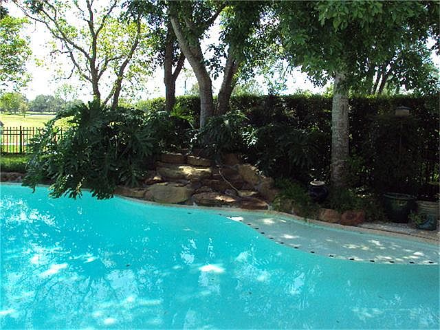 1st image of 2219 Turnberry Dr