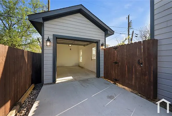 1104 E Annie St — Photo 24