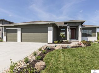 10106 S 103rd St, Papillion, NE 68046