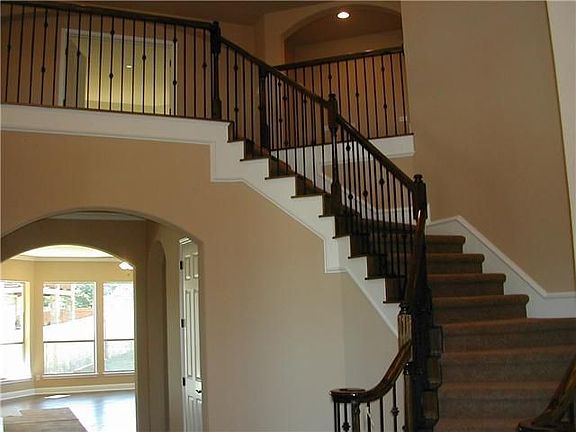 2nd image of 715 Canyon Springs Dr
