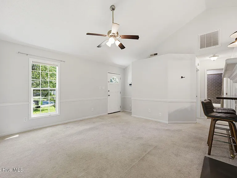 3411 Belmont Blvd — Photo 2