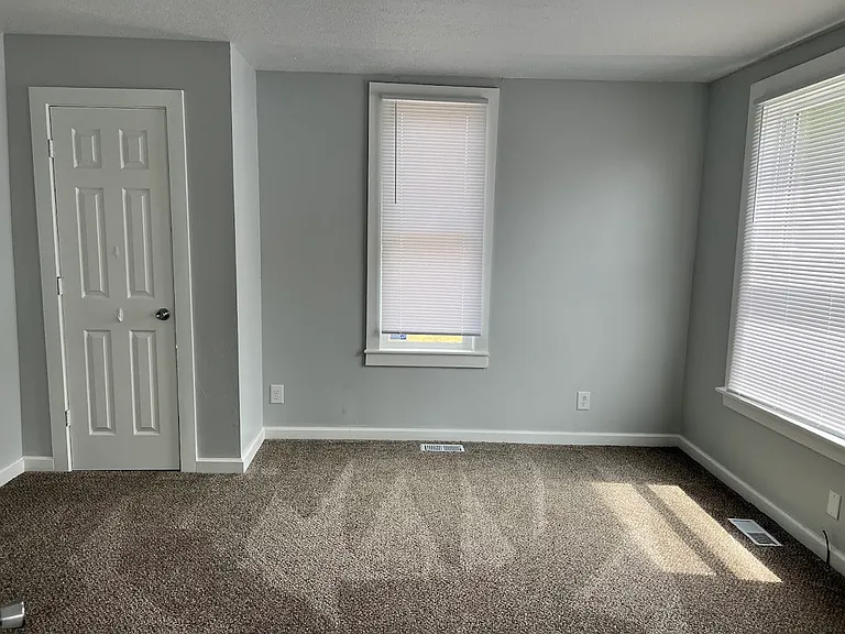 1324 N Columbus St — Photo 8