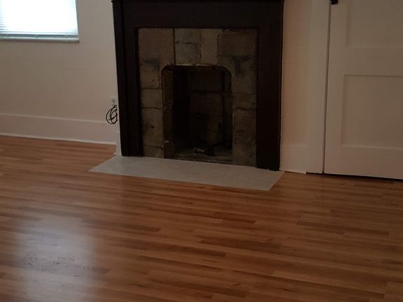 3rd image of 822 Greenfield Ave Floor 2