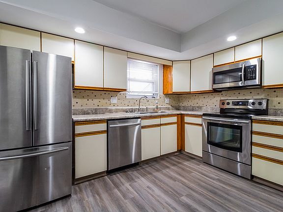 5th image of 424 Hermay Dr