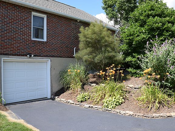 Back view and garage. 
