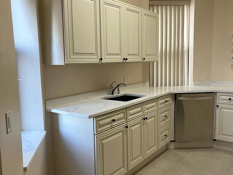 4319 Lindell Blvd #E — Photo 6