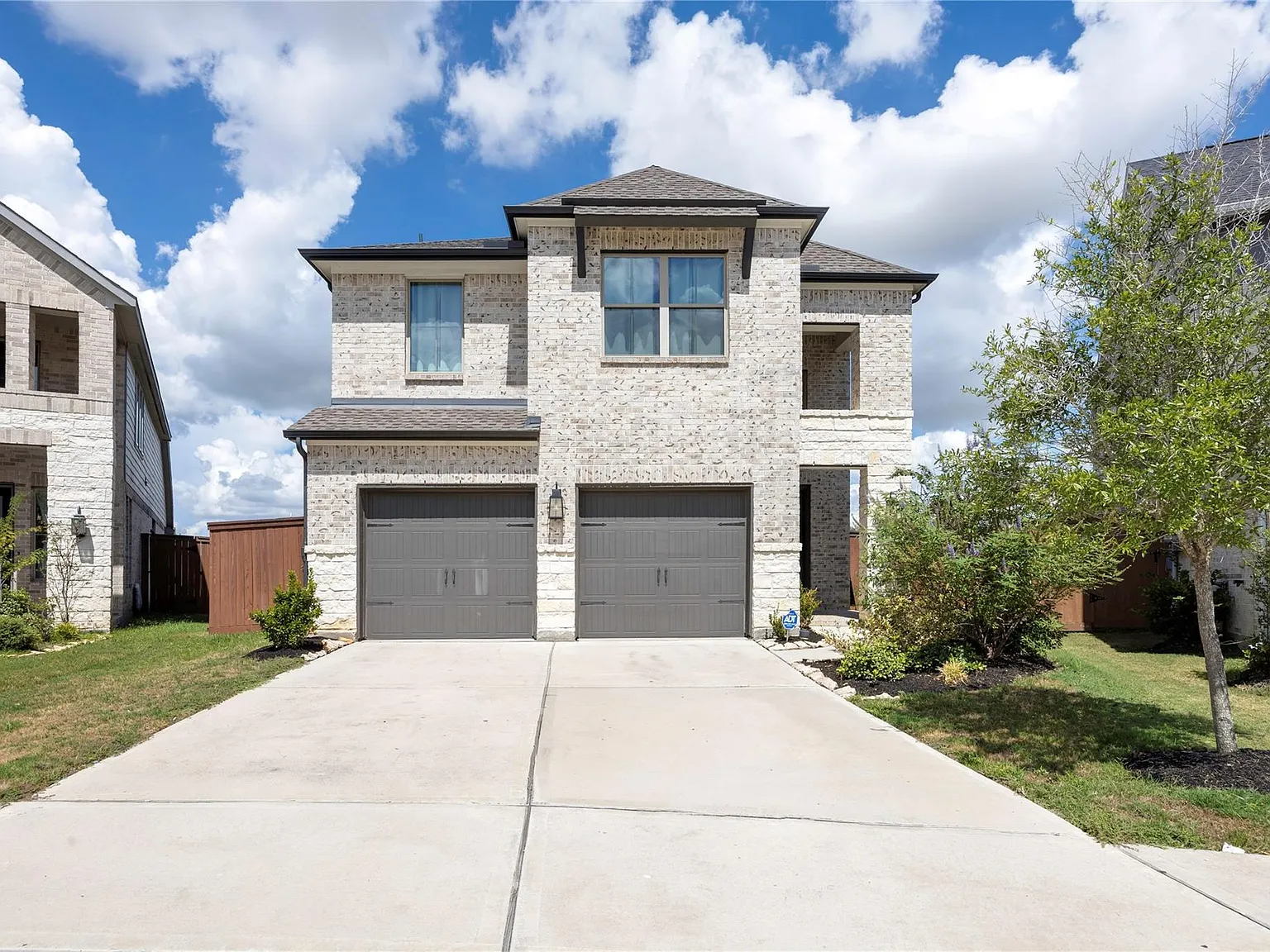 4 bed, 3.5 bath, 2425 sqft, $2,950 — Photo 1