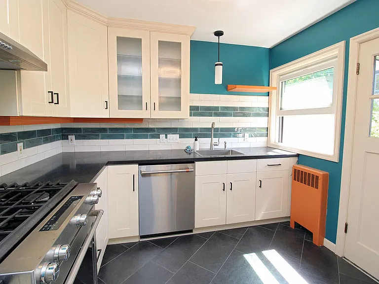 2406 NW Overton St #5 — Photo 9