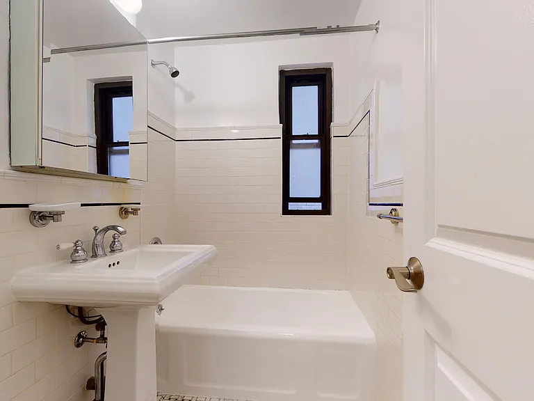141 E 56th St #4J — Photo 9
