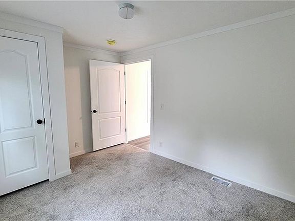 5th image of 9735 Chillicothe Rd #49