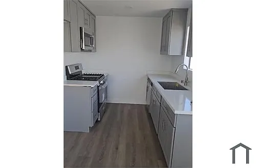 525 W 8th St #201 Photo 1