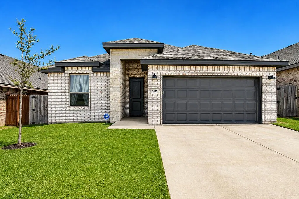 4 bed, 2.0 bath, 2070 sqft, $3,500 — Photo 1