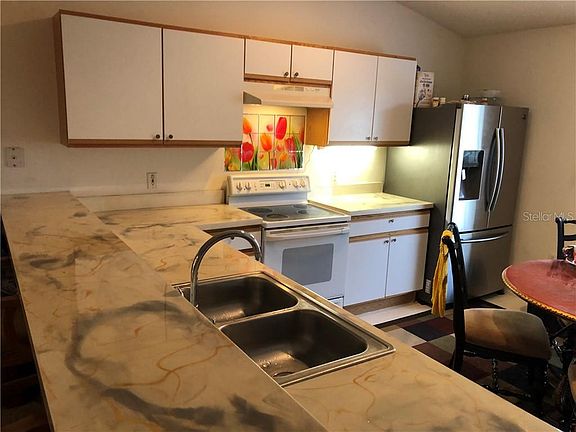 3rd image of 2025 E Prairie Cir