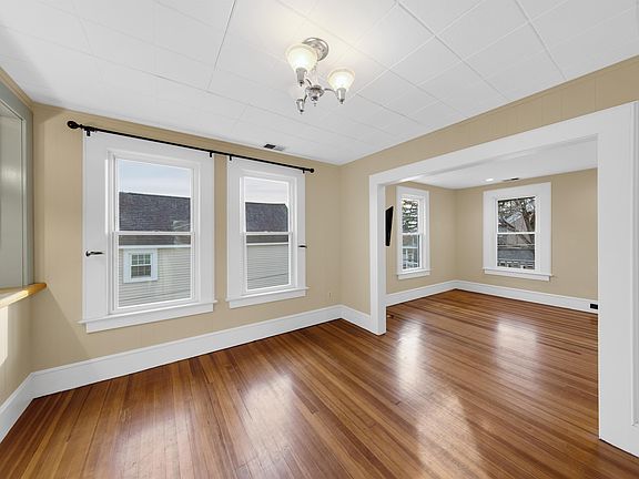 5th image of 168 Elm St APT 2
