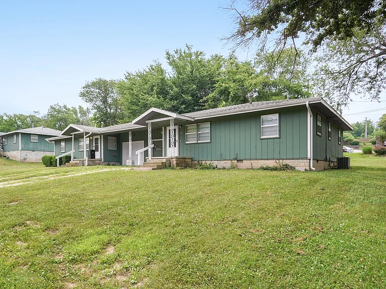 1010 W Lakewood St — Photo 2