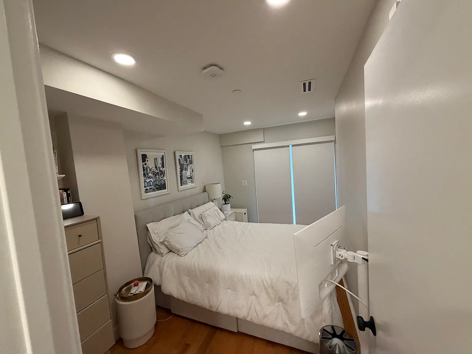2 bed, 810 sqft, $3,850 — Photo 2