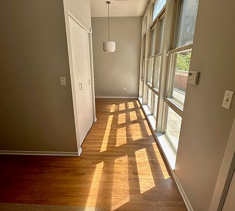 4th image of 324 N Jefferson St APT 302
