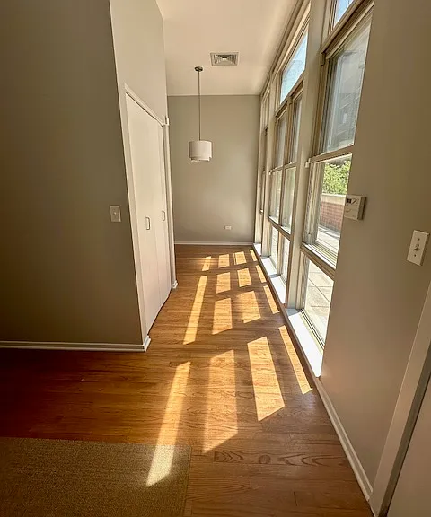 324 N Jefferson St #302 — Photo 4