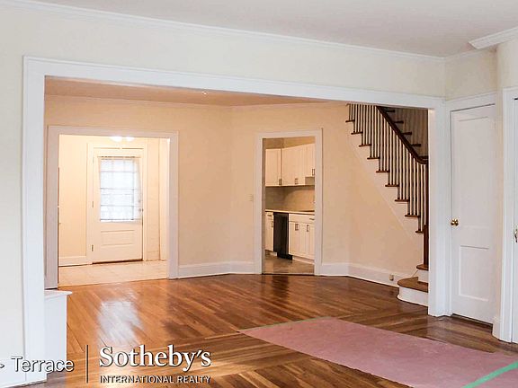 2nd image of 400 Burns St #1