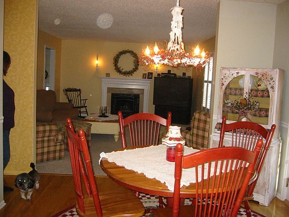 Kitchen /view of Fam.Rm