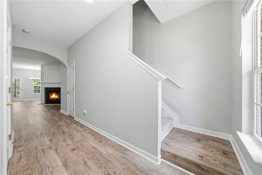 3 bed, 2.5 bath, 1550 sqft, $2,500 — Photo 4
