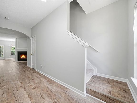 4th image of 5682 Lawley Dr