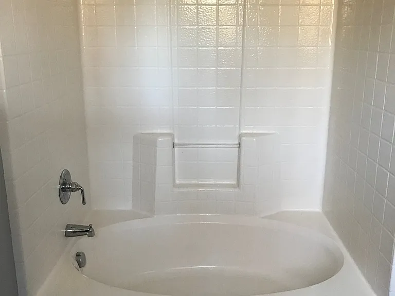 69 Thunderbird Dr — Photo 8