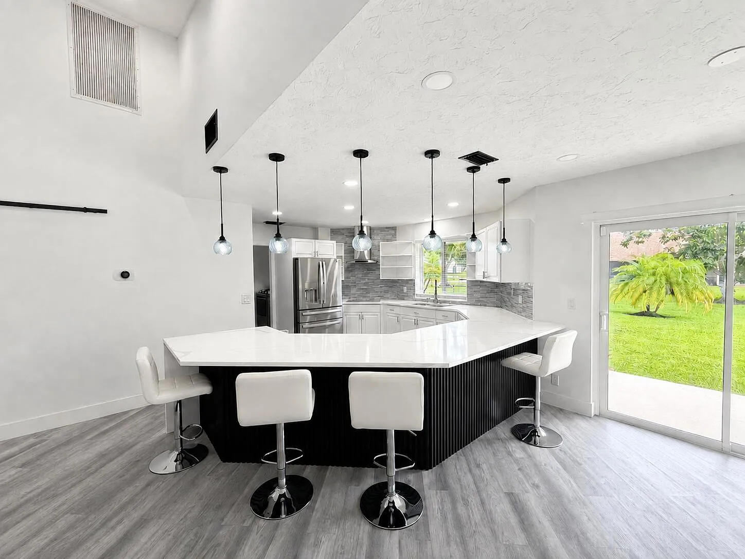 5 bed, 3.5 bath, 3072 sqft, $15,000 — Photo 4