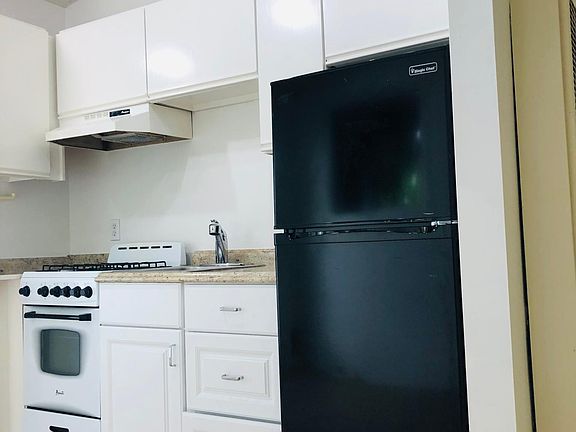 3rd image of 539 Northern Ave #B