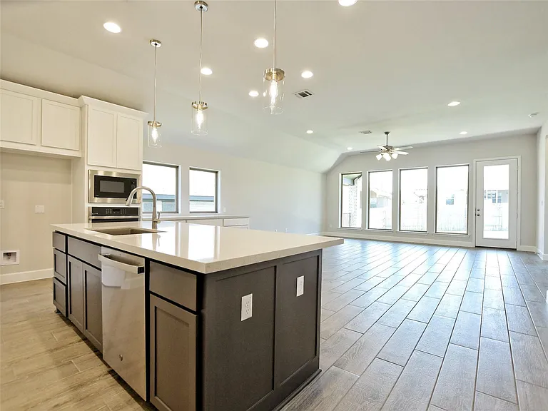 612 Jefferson Dr — Photo 5